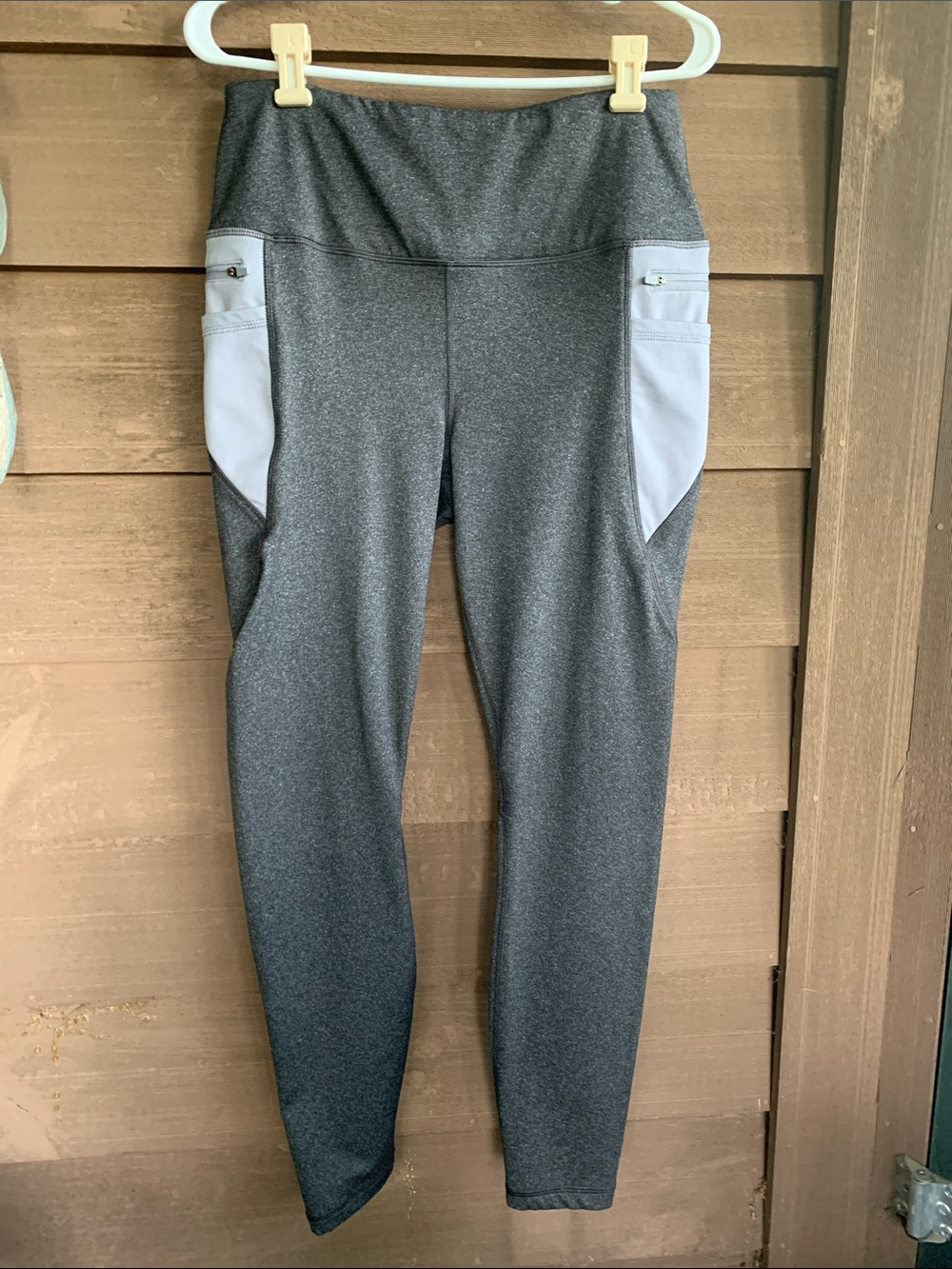 Charcoal Gray Athletic Leggings with Light Gray Side Pockets